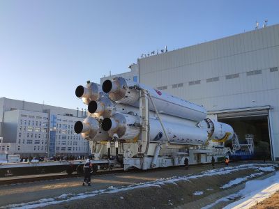 Космодром Восточный: вывоз и вертикализация РКН